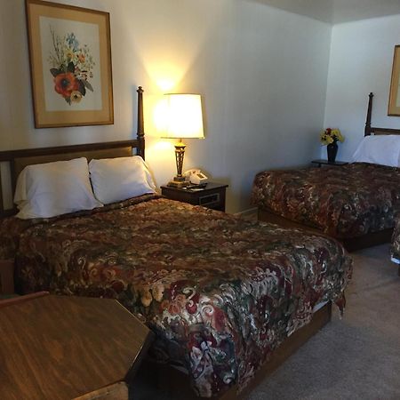 Rustic Motel Rolla Room photo