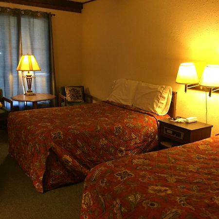 Rustic Motel Rolla Room photo