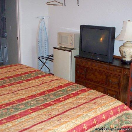 Rustic Motel Rolla Room photo