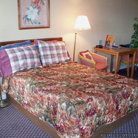 Rustic Motel Rolla Room photo